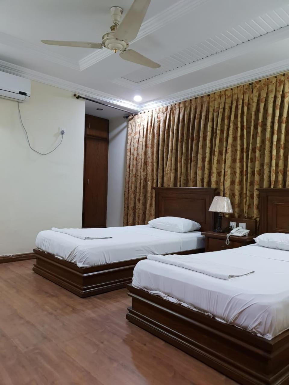 Hotel Grand Faisalabad Luaran gambar